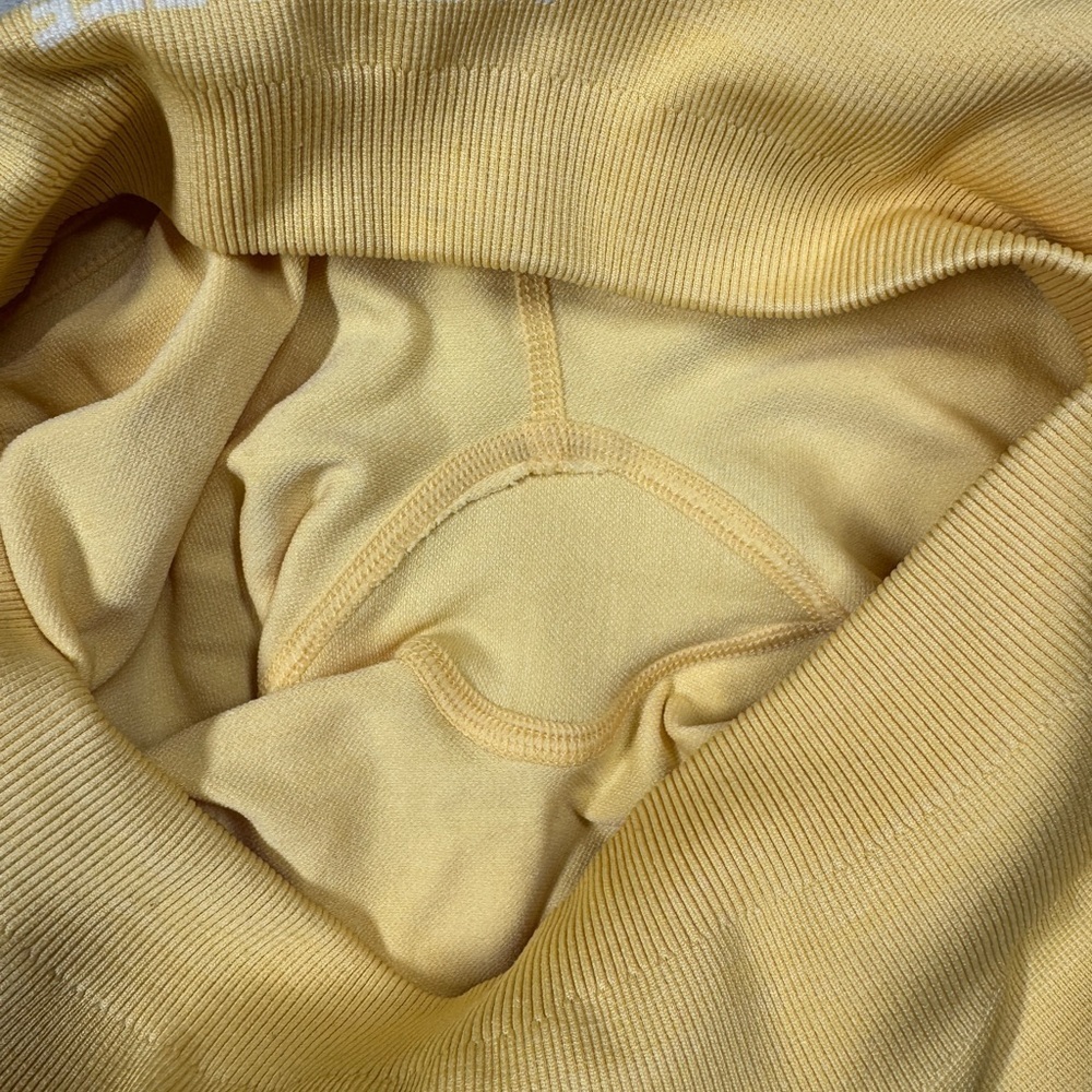 Alphalete Butter Yellow Surge Athletic Gym Leggings Size Medium - Picture 13 of 15